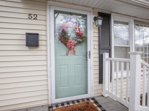 52 Batt St, Middletown, CT 06457-3505