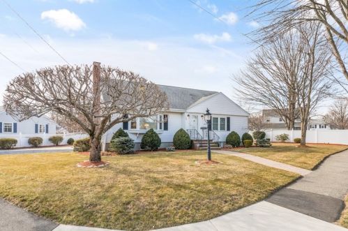 160 Franklin St, Milton, MA 02186-5140