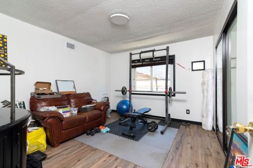 16038 Hartland St, Van Nuys CA 91406-4520 exterior