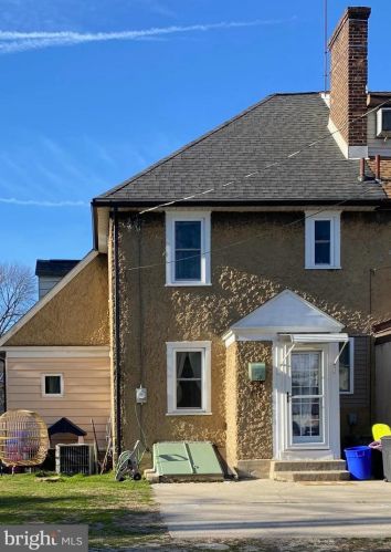 208 Chestnut St, Gloucester, NJ 08030-2503