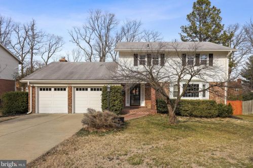 8502 Oakford Dr, Springfield, VA 22152-1616