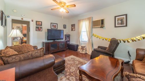 13 Coney Rd, Little Falls NJ  07424-1011 exterior