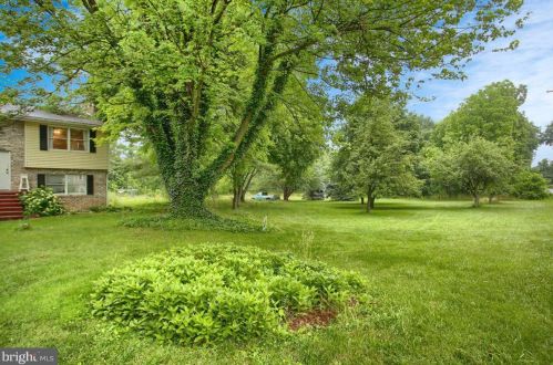 735 Pine Rd, Carlisle, PA 17015-9112
