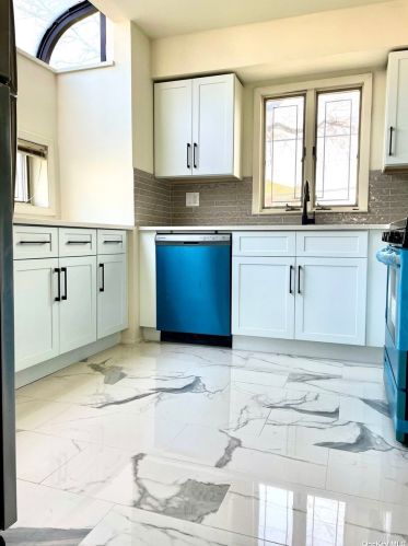 112-10 175th St, Jamaica, NY 11433-5722
