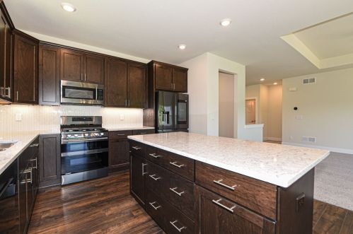 637 Annecy Park Cir, Waterford WI  53185-4262 exterior