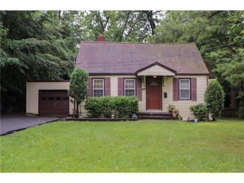 65 Hillside Ave, Airmont NY  10901-6828 exterior