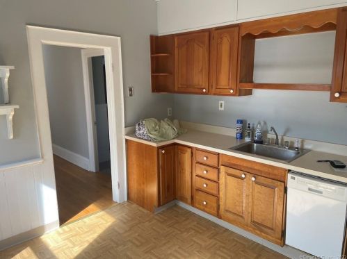 671 Farmington Ave, Kensington CT  06037-1350 exterior