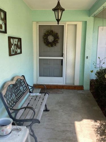 3048 Peterborough St, Tarpon Springs, FL 34690-2161