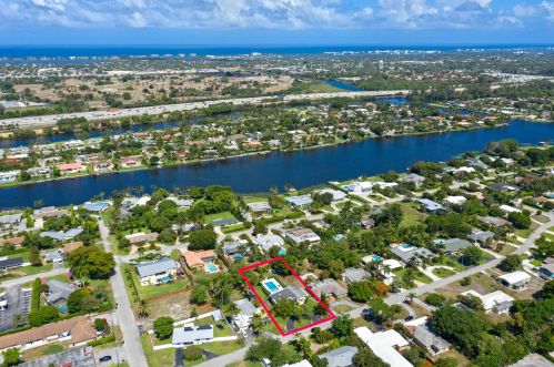7112 Clarke Rd, West Palm Beach, FL 33406-6706