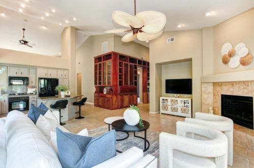 1000 Souza Dr, Folsom CA  95762-7550 exterior