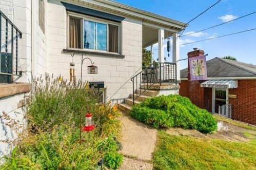 810 Evans St, Jeannette, PA 15644-1400