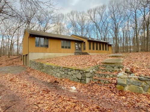 8 Falcon Crest Dr, Providence RI  02919-3100 exterior