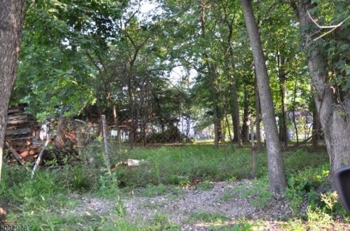 450 Riverview Dr, Paterson NJ  07512-2319 exterior