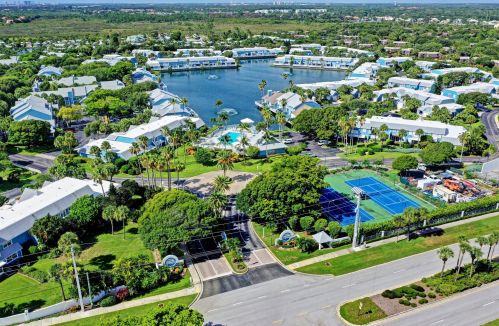 121 Ocean Dunes Cir, Jupiter FL  33477-9140 exterior
