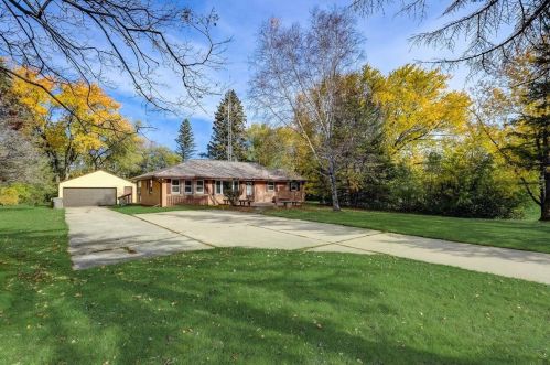 2104 County Line Rd, Thiensville, WI 53092-5616