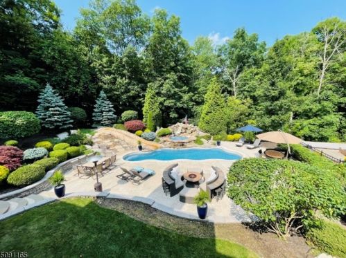 13 King Alex Ct, Sparta NJ  07871-3901 exterior