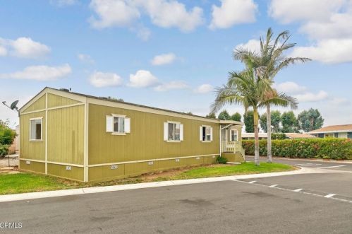 1597 Cherry Ave, Oxnard CA  93033-6803 exterior