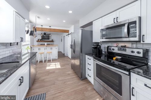 105 Red Stone Rdg, West Deptford NJ  08096-4134 exterior