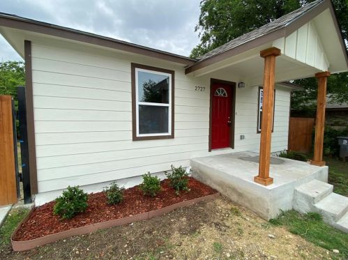 2727 Grafton Ave, Dallas, TX 75211-5512