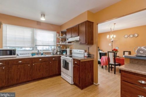 28 Essex Ln, Willingboro NJ  08046-2243 exterior