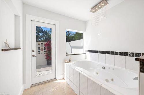 2500 County Barn Rd, Naples FL  34112-7416 exterior