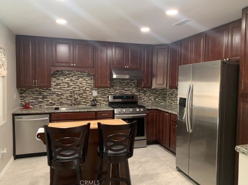 16705 Minter Ct, Santa Clarita CA  91387-3275 exterior