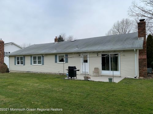 6 Seward Dr, Tinton Falls, NJ 07712-3725