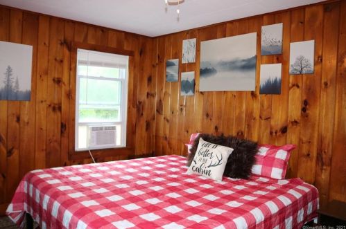 423 Harland Rd, Norwich CT  06360-1954 exterior