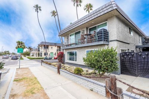 801 Ocean Ave, Seal Beach, CA 90740-6321