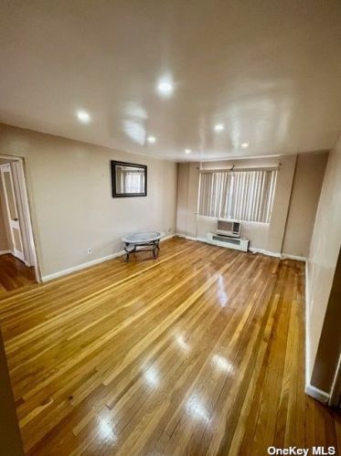 9029 Shore Pkwy, Jamaica, NY 11414-2415