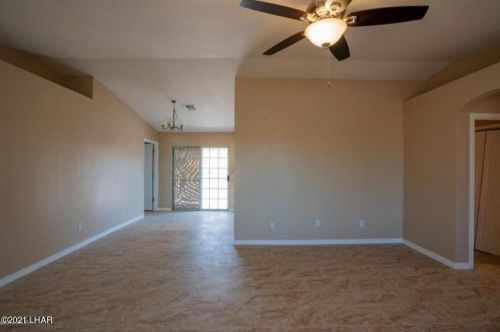 3779 Squaw Dr, Lake Havasu City, AZ 86406-7962