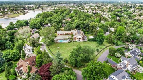 124 Old Battery Rd, Bridgeport CT  06605-3616 exterior