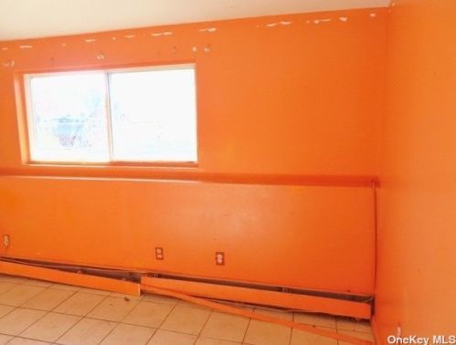 233 Rushmore St, Westbury NY  11590-3822 exterior