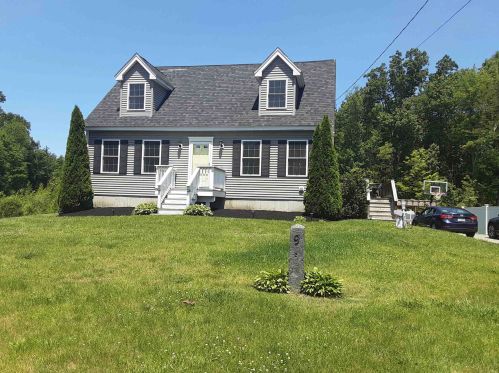 9 Highland St, Newton, NH 03858-3603