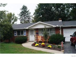 224 Saint John St, Catasauqua, PA 18032-1134