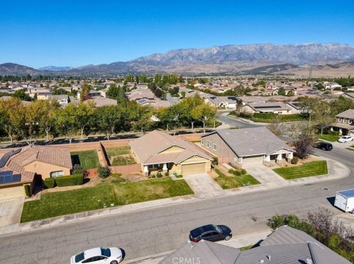 1390 Sweetpea Ln, Beaumont CA  92223-7820 exterior