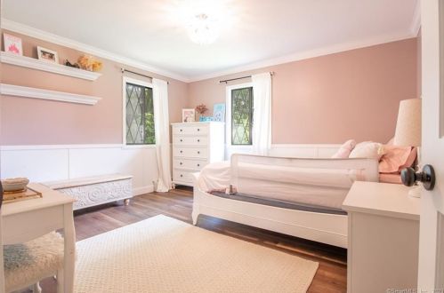 29 Carriage House Dr, Danbury CT  06810-8206 exterior