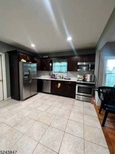26 38th St, Irvington, NJ 07111-6225