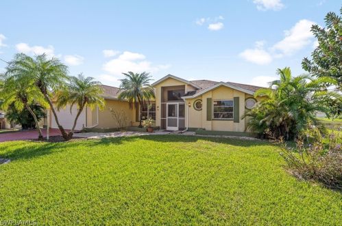 507 Causeway Dr, Lehigh Acres, FL 33936-1225