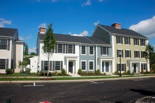 30 Westwood Dr, Stamford, CT 06902-4653
