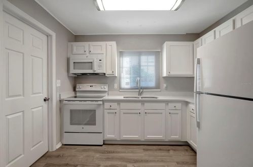 9780 Park Lake Dr, Pinellas Park FL  33782-3563 exterior