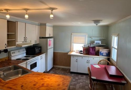 35 Bunker Ln, Dover NH  03823-7543 exterior