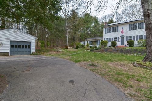 3867 County Trl, Richmond, RI 02836-1010