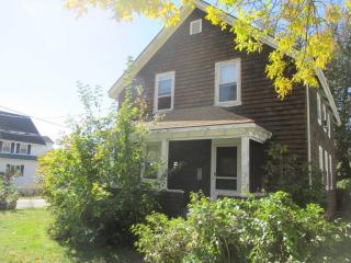 1516 Smithfield Ave, Lincoln, RI 02865-2511
