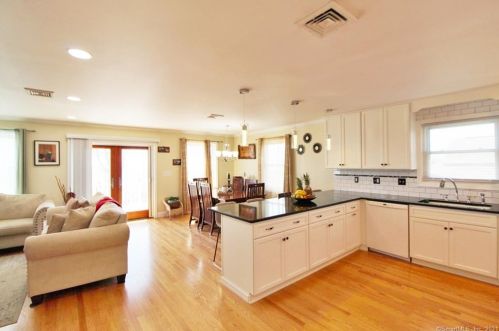 105 Edgefield Ave, Milford CT  06460-7833 exterior