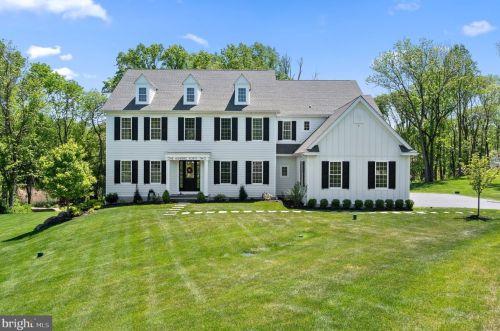 142 Hunt Valley Cir, Berwyn, PA 19312-2302