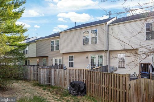 9078 Falcon Glen Ct, Bristow VA  20136-5739 exterior