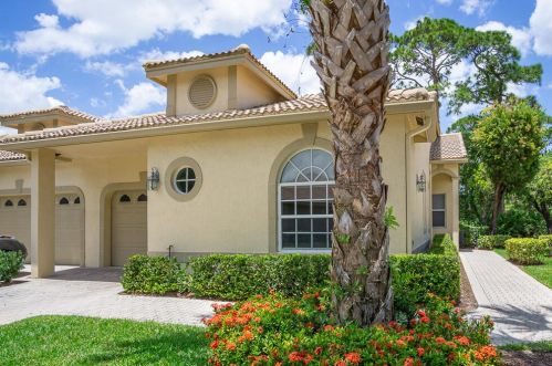 7084 Torrey Pines Cir, Fort Pierce, FL 34986-3200