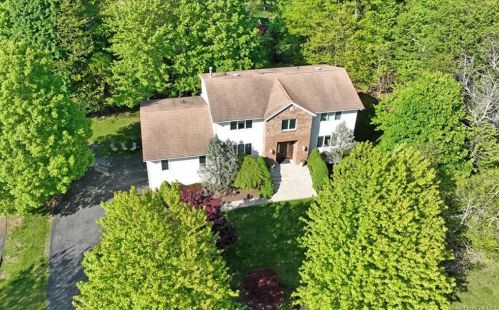 9 Cara Dr, Airmont, NY 10901-3233