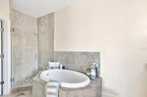 1040 Pointe Alexis Dr, Tarpon Springs FL  34689-7119 exterior